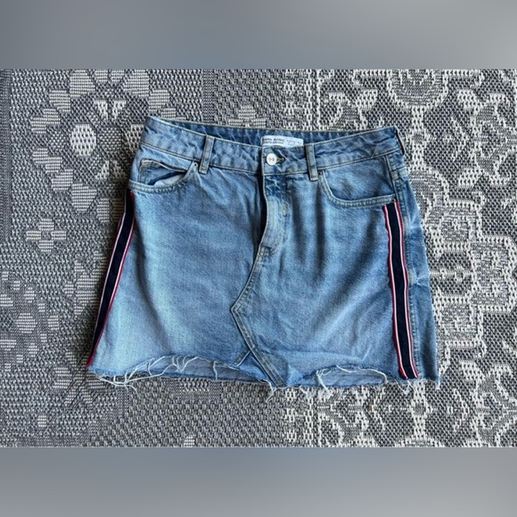 Zara basic denim skirt - Picture 2 of 4